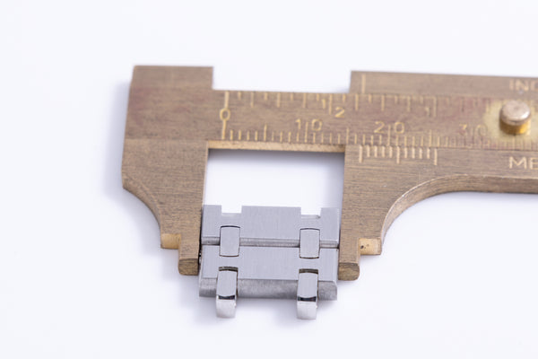 Load image into Gallery viewer, Audemars Piguet Link (1) 17mm FCD19715
