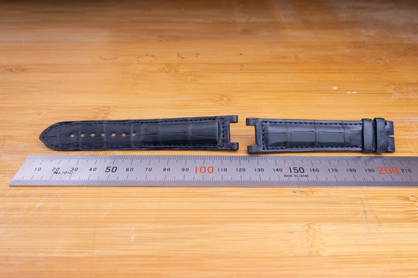 Load image into Gallery viewer, Cartier 20x19mm Black Alligator Strap FCD29242
