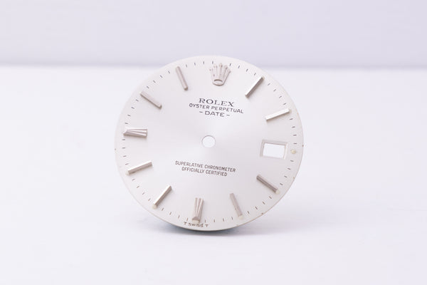 Load image into Gallery viewer, Rolex Date Silver Fat 6-9 Index Dial for model 1500 FCD30399
